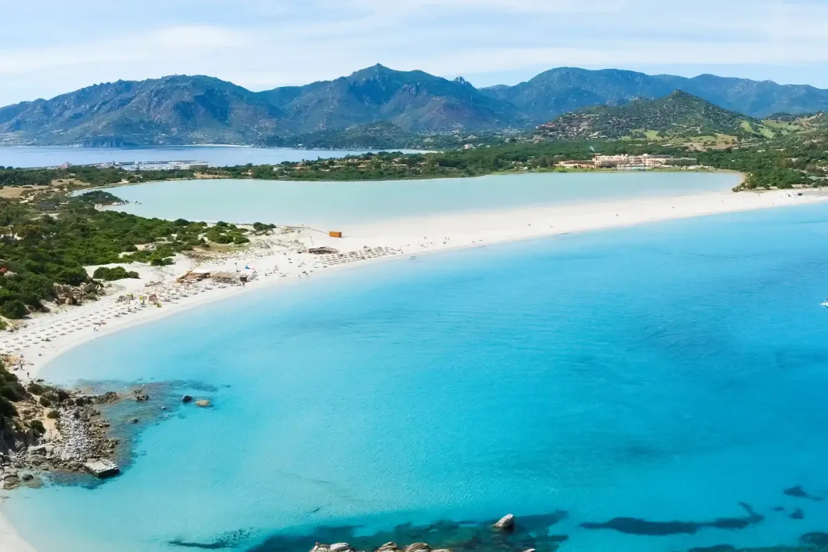 Villasimius o Chia, escursione in 4x4 tra spiagge e montagna.