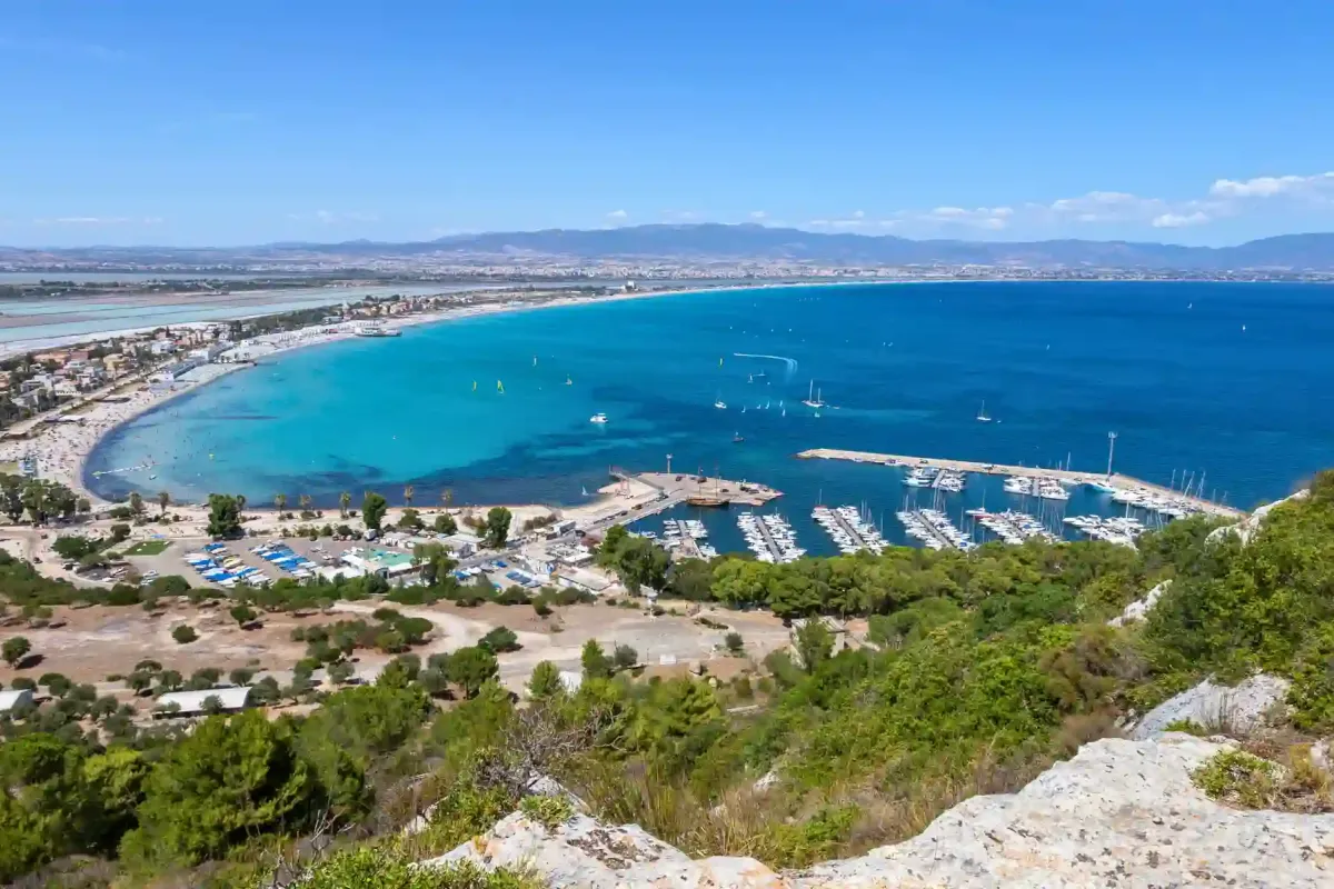 Spiaggia del Poetto: il mare di Cagliari a pochi minuti dalla città.