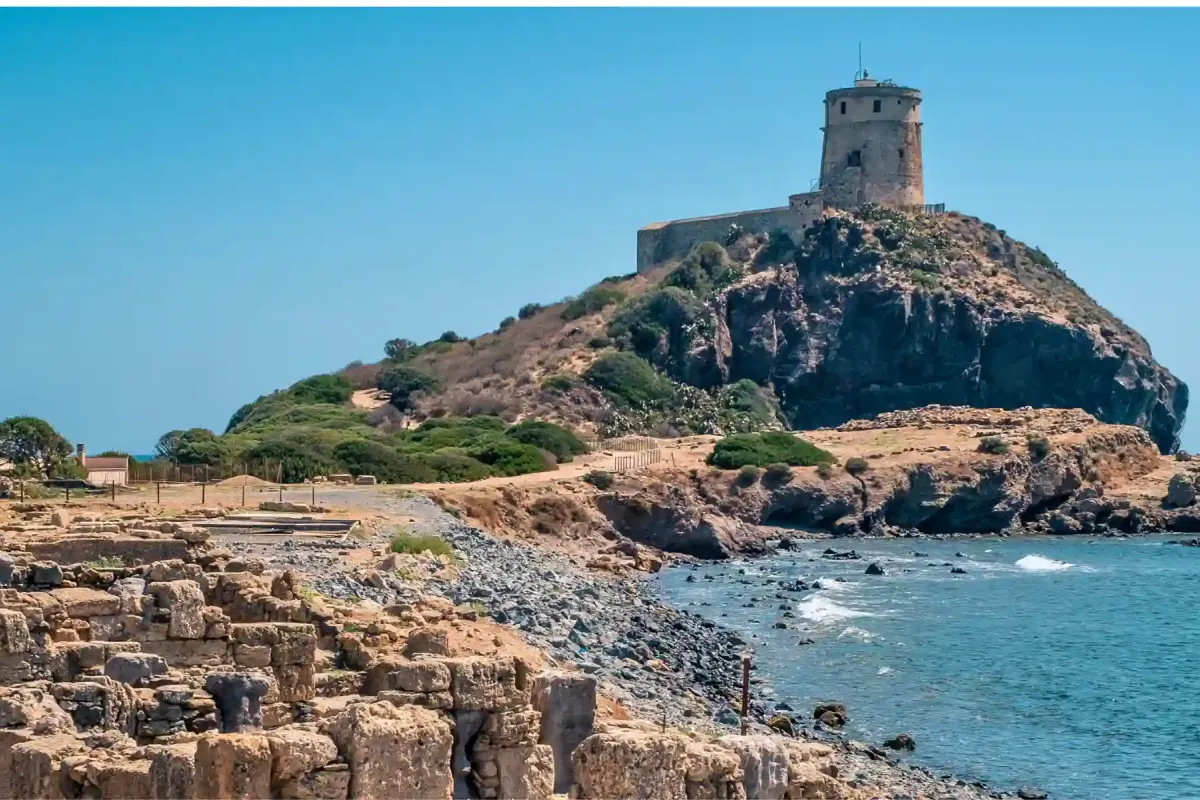 Nora, le antiche rovine della città fondata dai Fenici.